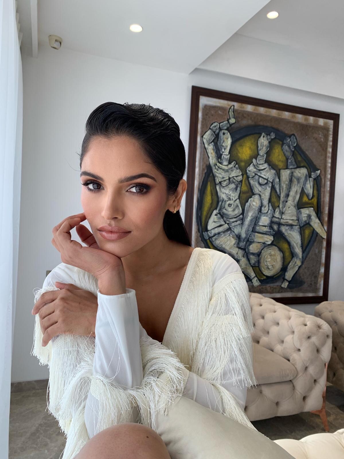 Look elegante com pele fresca e olhos definidos